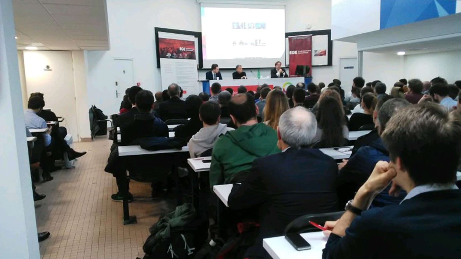 Audience and speakers at a Club Cyber AEGE conference with Qwant co-founder Éric Léandri at the École de Guerre Économique